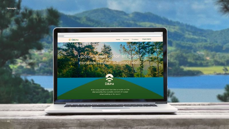 Site da DāUna aberto em um notebook, com a marca sobre foto da paisagem